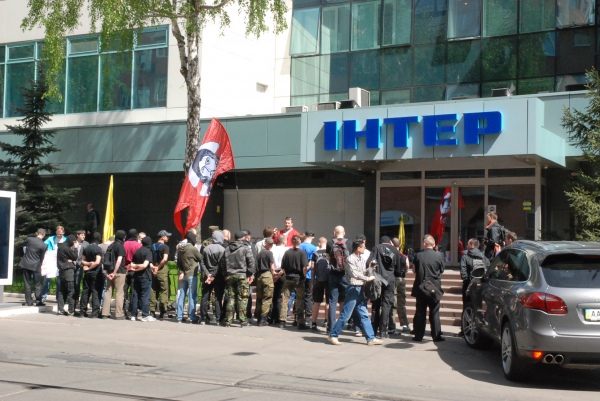 Митинг у центрального офиса телеканала Интер